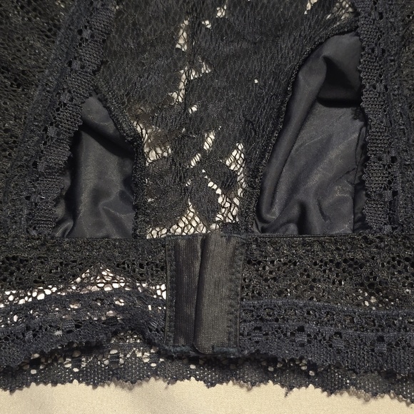 Victoria's Secret Bralette Medium Black Lace Halter Romantic Whimsigoth Lingerie - Picture 5 of 10